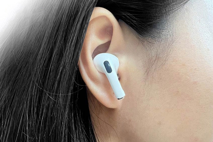 Deo tai nghe 1-3 gio moi ngay, nguoi tre doi mat nguy co diec som hinh anh 1