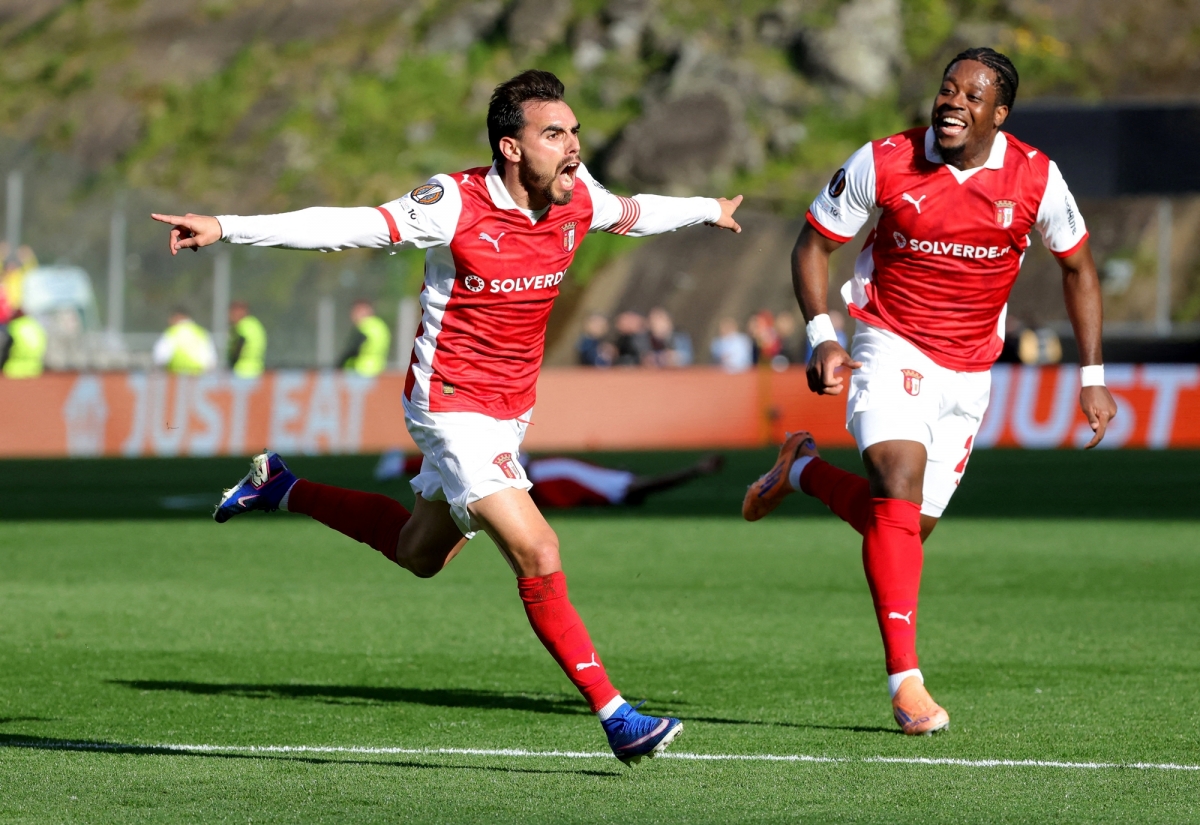 xac dinh doi dau tien vao tu ket cup c2 chau Au sau tran dau o khung gio dac biet hinh anh 1