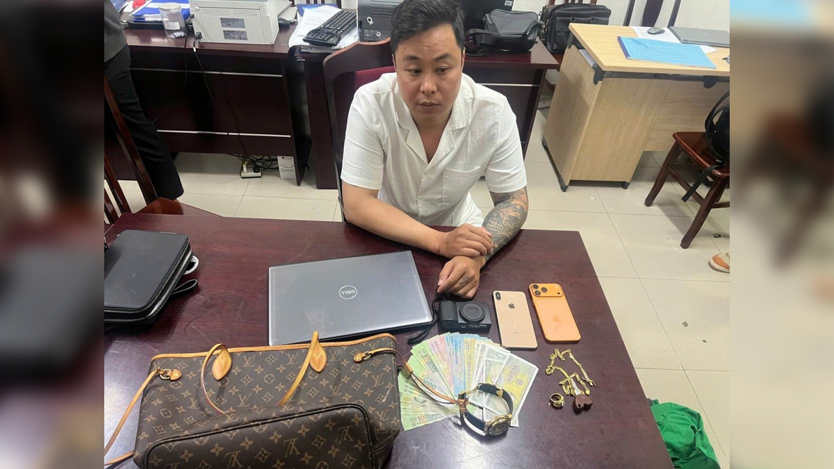 Dap kinh o to trom do hieu va trom xe dien tai khu do thi hinh anh 2