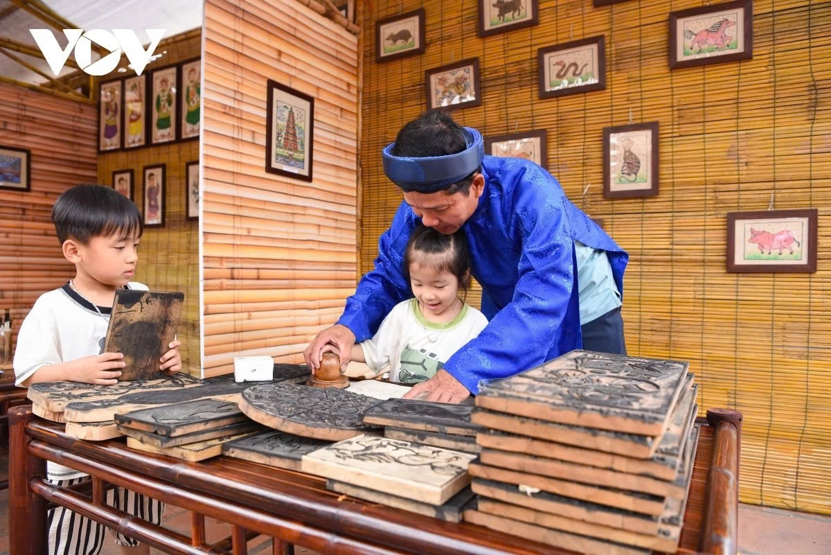 folk paintings come alive at bac ninh exhibition picture 5