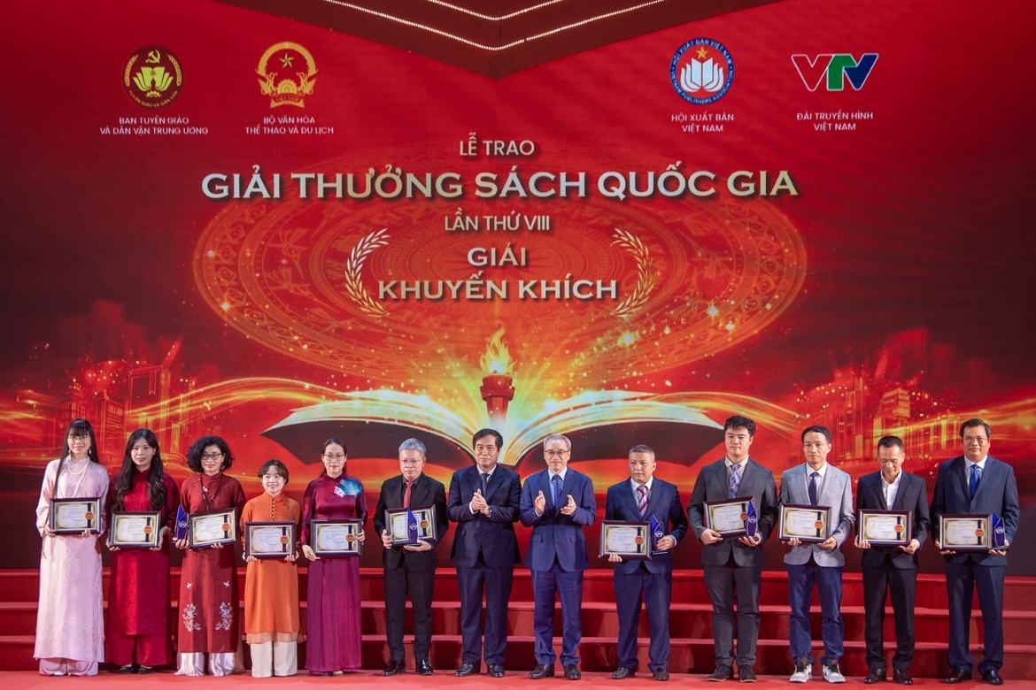 2 tac pham ve lich su gianh giai a tai le trao giai thuong sach quoc gia lan thu viii hinh anh 6