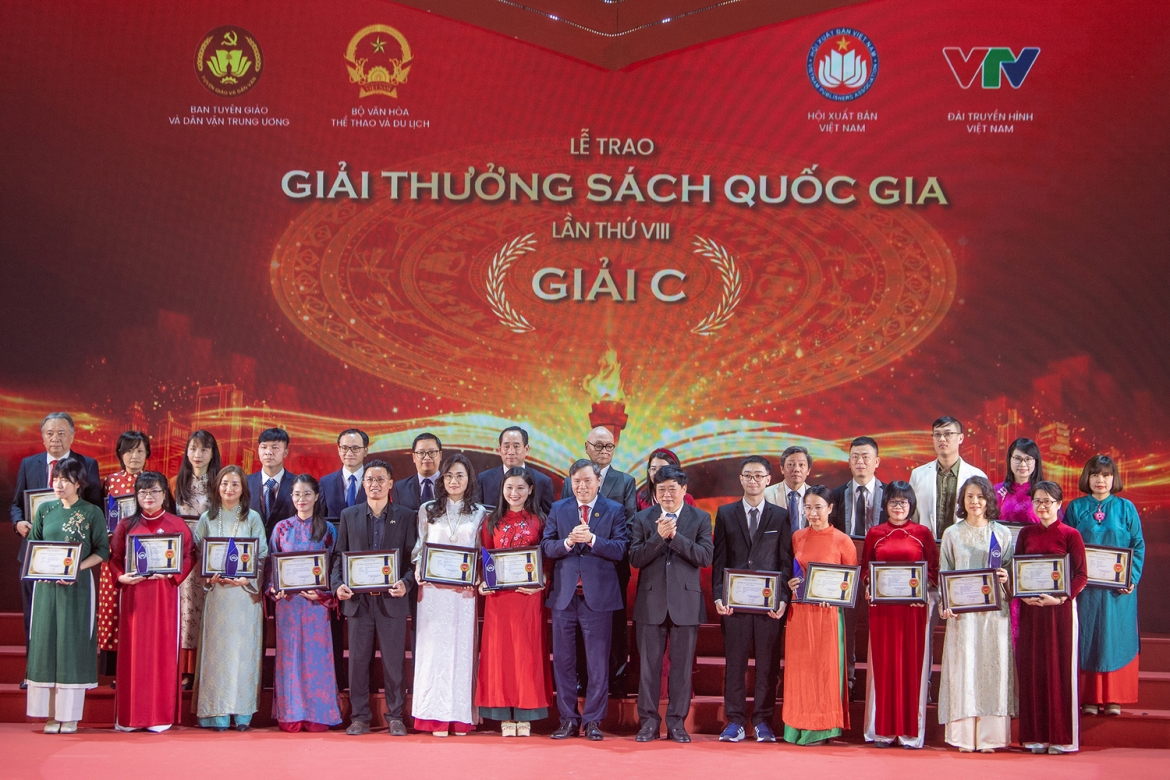 2 tac pham ve lich su gianh giai a tai le trao giai thuong sach quoc gia lan thu viii hinh anh 5