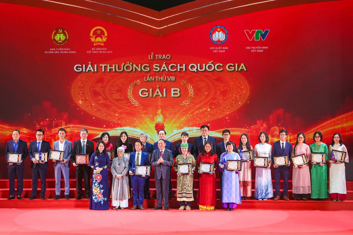 2 tac pham ve lich su gianh giai a tai le trao giai thuong sach quoc gia lan thu viii hinh anh 4
