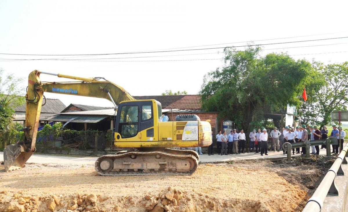 quang tri vuong mat bang, du an quoc lo 15d gap kho khan hinh anh 5