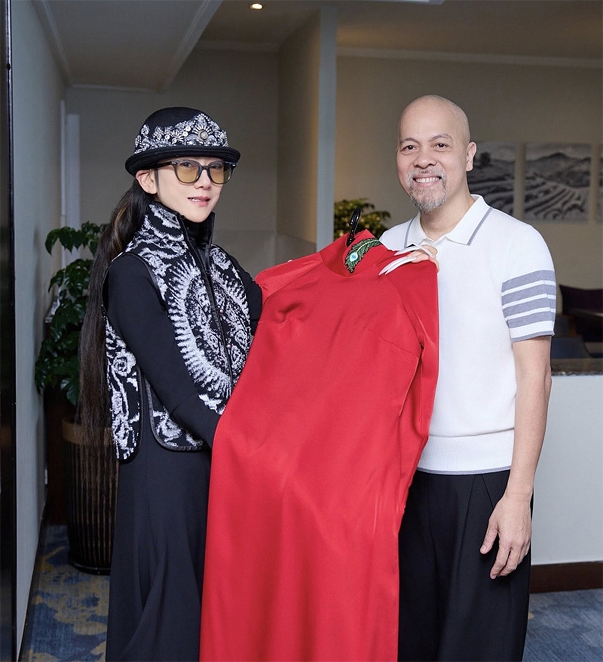 sao viet 11 3 xang dau tang gia, dien vien vo hoai nam dap xe di lam hinh anh 3