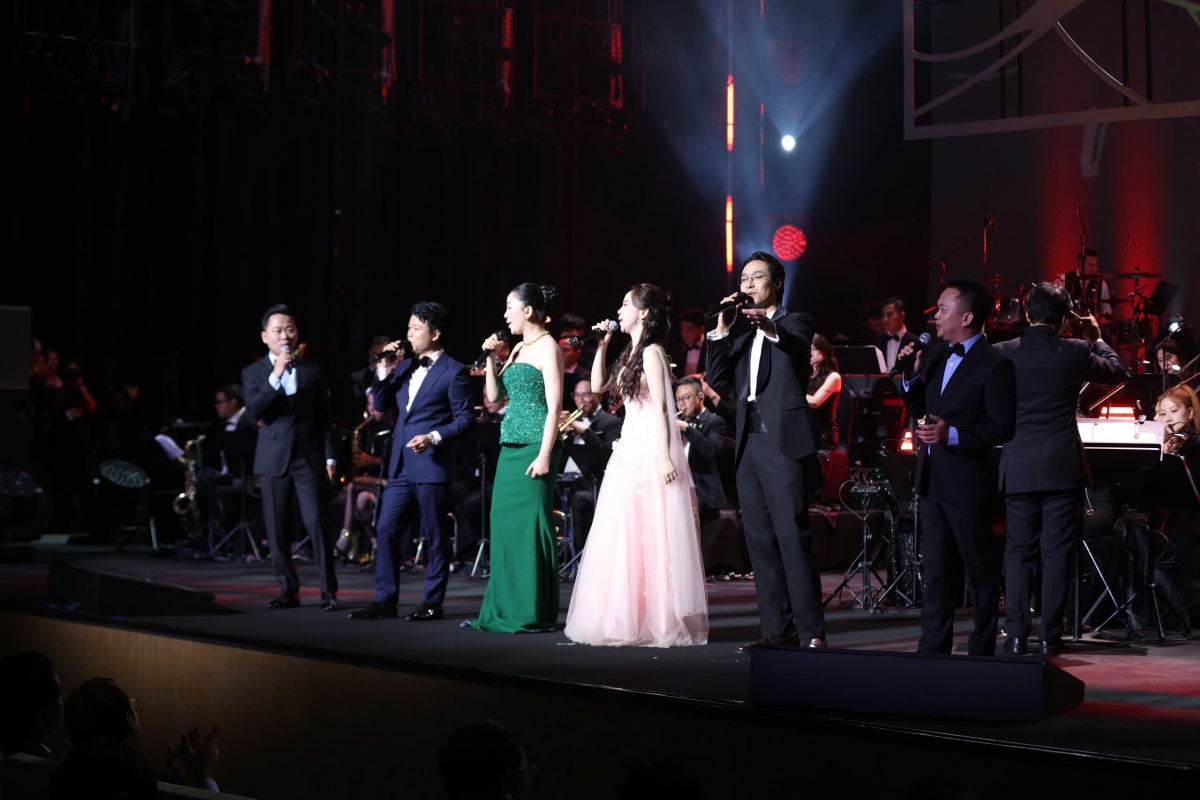 mua chim en bay cua vu thang loi Am nhac cach mang vang len day moi me hinh anh 7