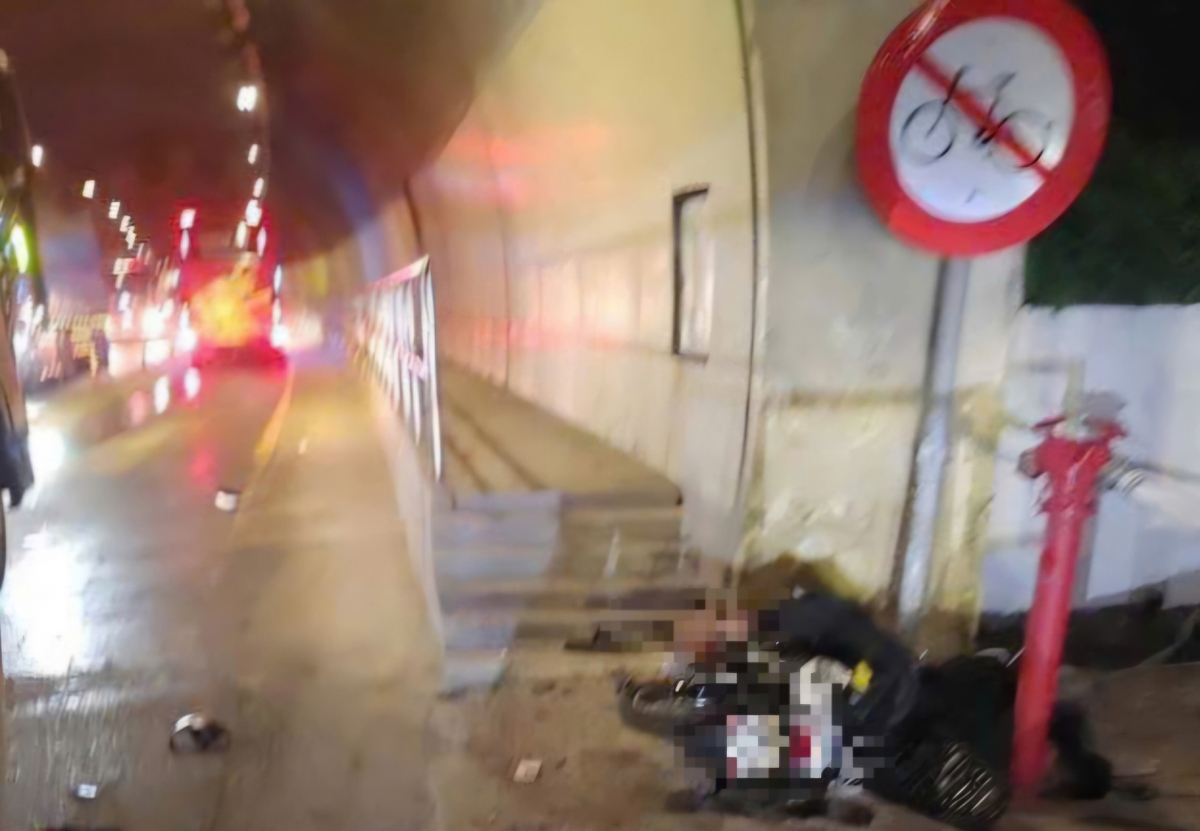 2 người đi xe máy tử nạn sau khi tông vào lan can cửa hầm đường bộ ở Huế