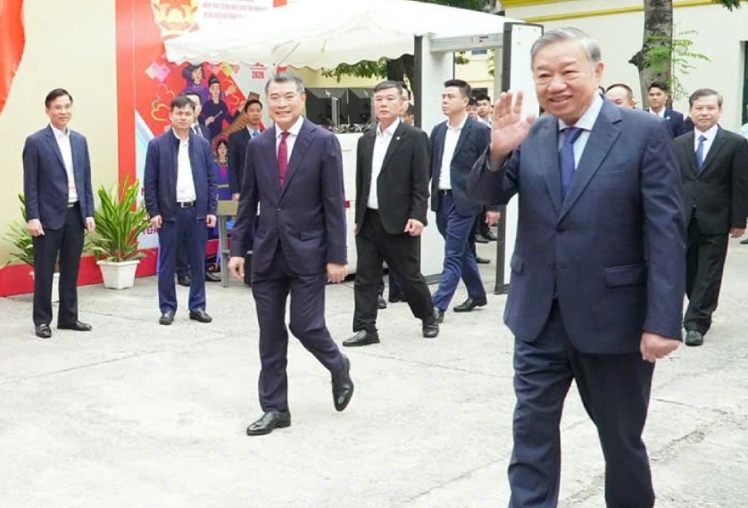 vietnamese senior leaders cast ballots on election day picture 1
