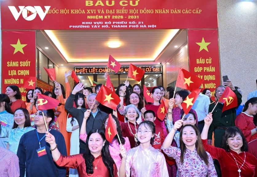 vietnamese senior leaders cast ballots on election day picture 11