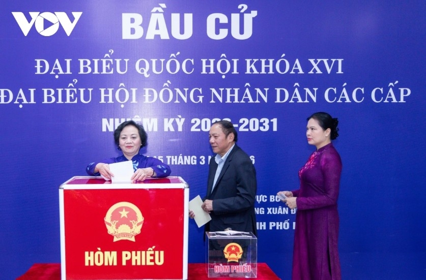 vietnamese senior leaders cast ballots on election day picture 19