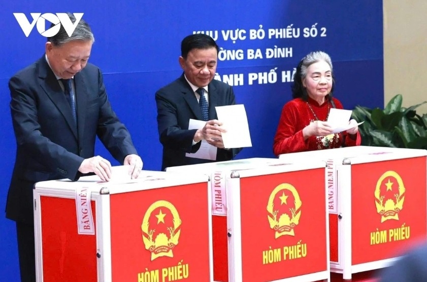 vietnamese senior leaders cast ballots on election day picture 2