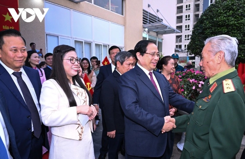 vietnamese senior leaders cast ballots on election day picture 8