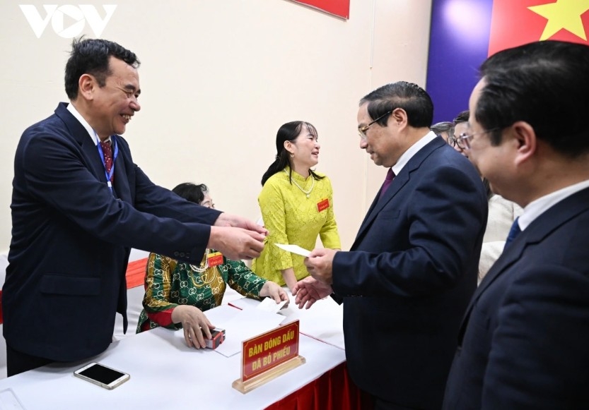 vietnamese senior leaders cast ballots on election day picture 9