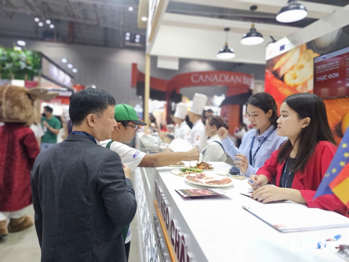 400 firms join HCM City international food and beverage exhibition