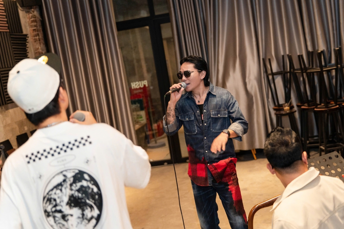 qua dua hau tap luyen cho concert tai ha noi, loat hit dinh dam duoc phoi khi moi hinh anh 3