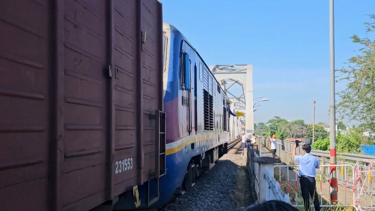 thong tuyen duong sat bac nam qua cau ghenh sau su co sa lan hinh anh 1