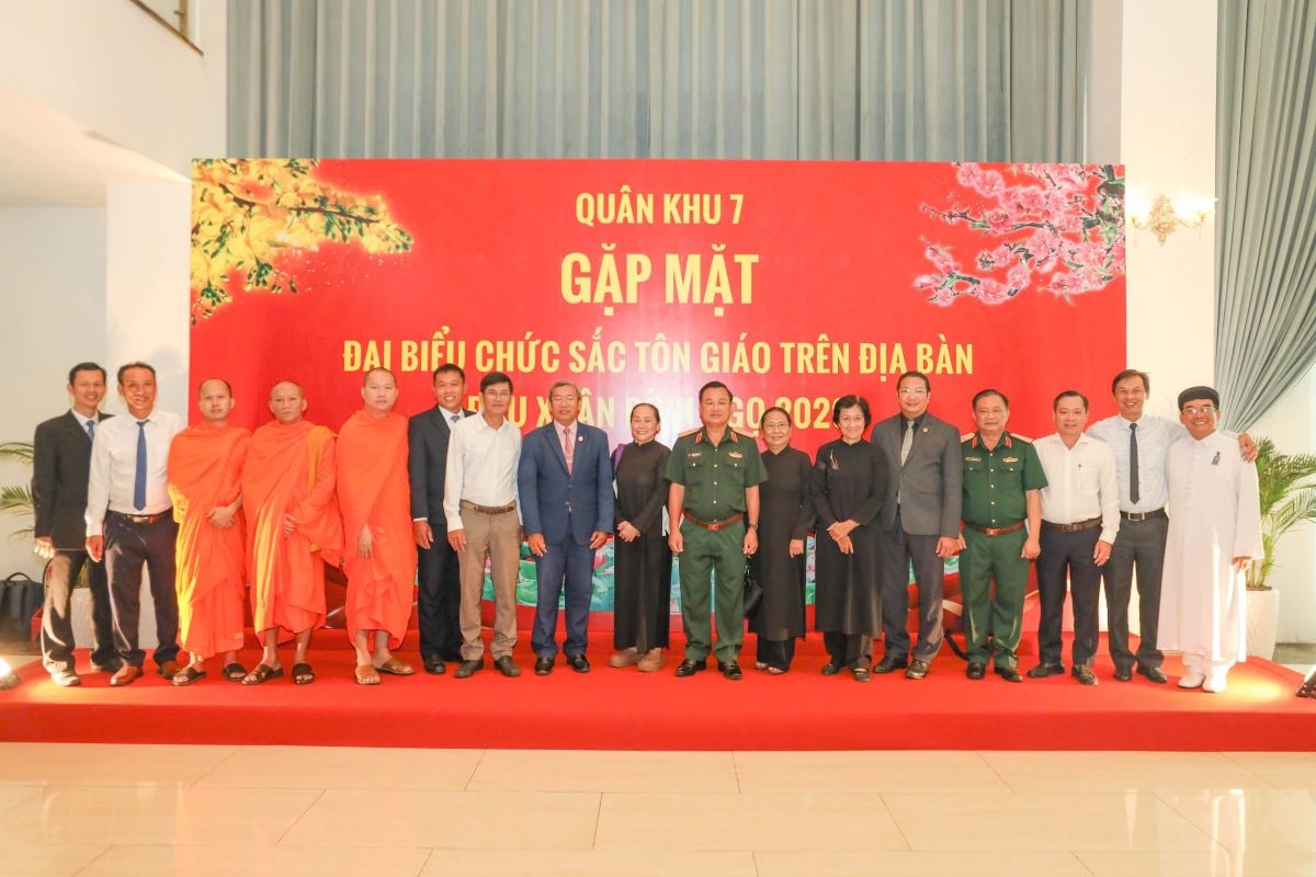 that chat doan ket quan - dan tu cong tac ton giao hinh anh 4