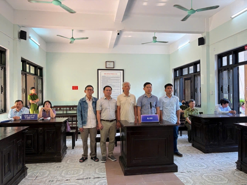 gay thiet hai cho nha nuoc hon 5,5 ty dong khi tan thu rung chay, 5 bi cao linh an hinh anh 2