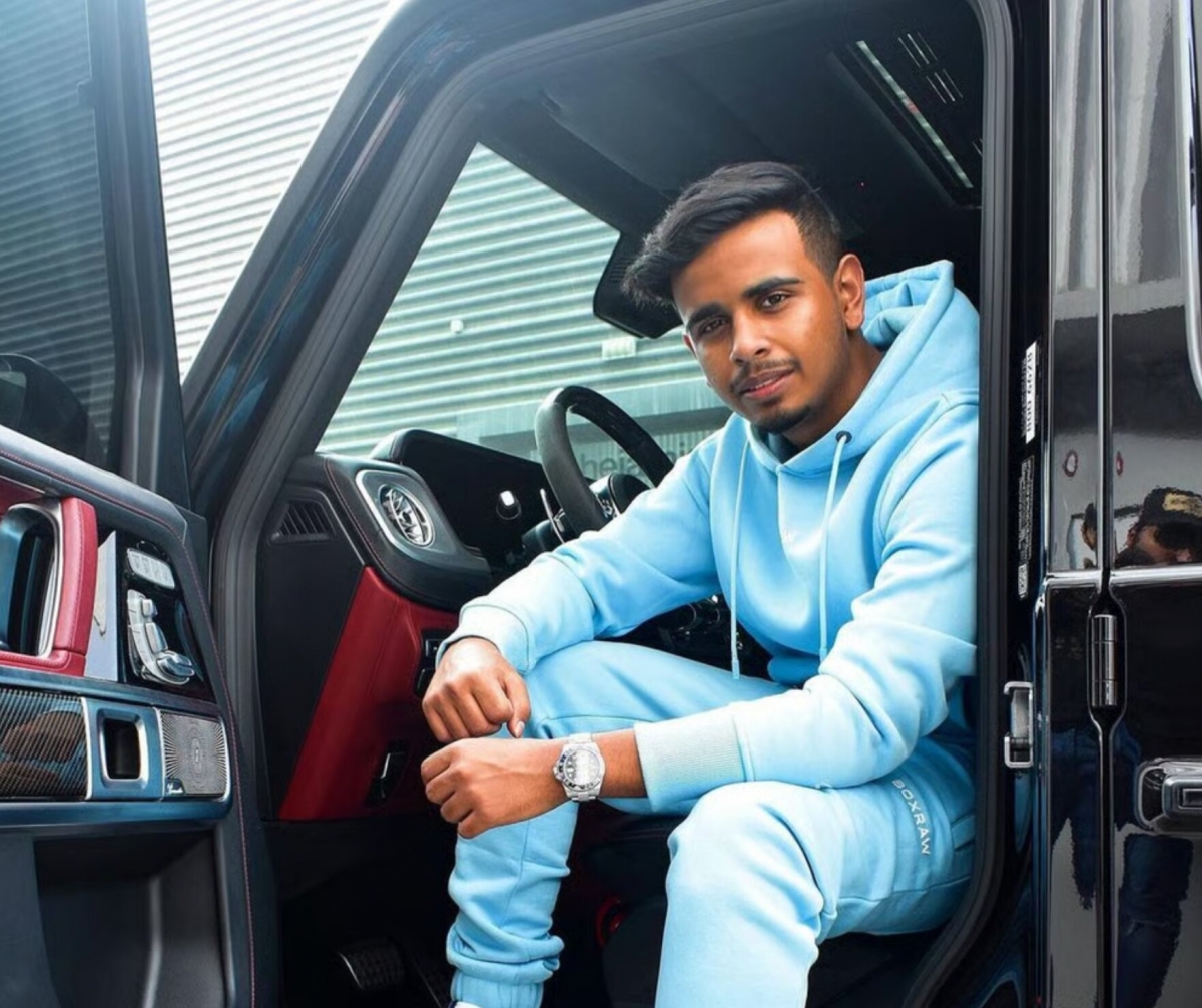 rich kid dubai 16 tuoi duoc tang sieu xe, nuoi thu hoang trong nha, gio ra sao hinh anh 3