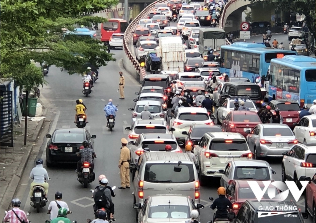 to chuc giao thong linh hoat tren cac con duong de han che un tac giao thong hinh anh 1