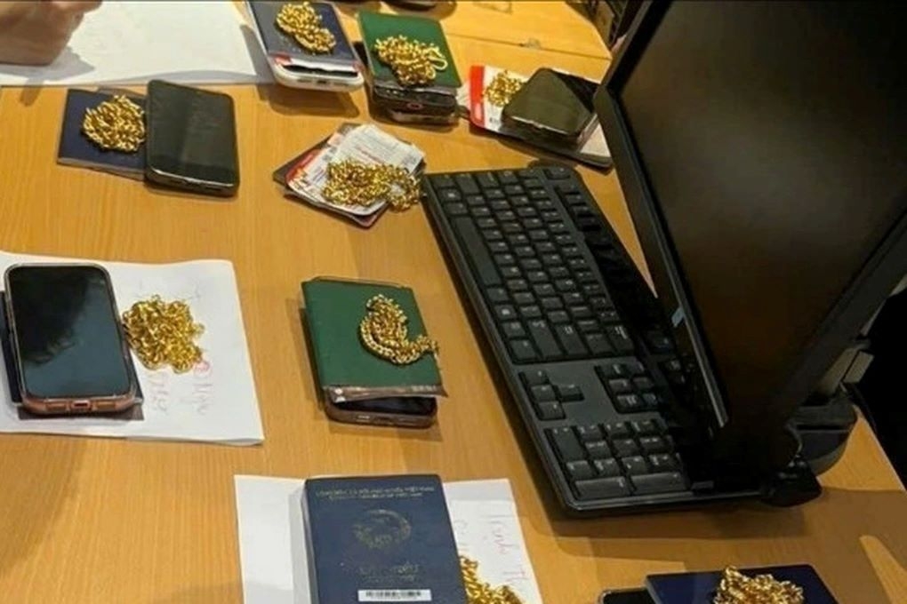 customs in hai phong detect nearly 7kg of suspected gold at cat bi airport picture 1