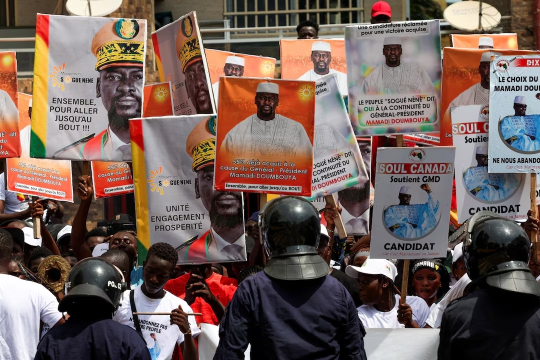 guinea bat ngo giai tan 40 dang chinh tri hinh anh 1