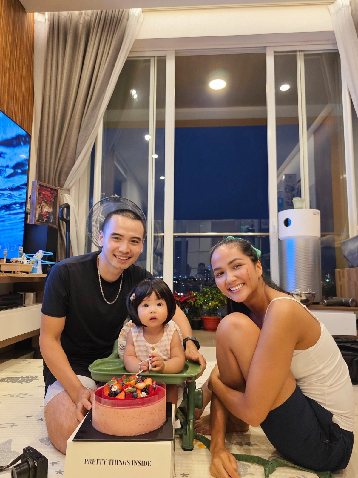 sao viet 20 3 vo chong h hen nie khoe con gai dang yeu tron 6 thang tuoi hinh anh 1