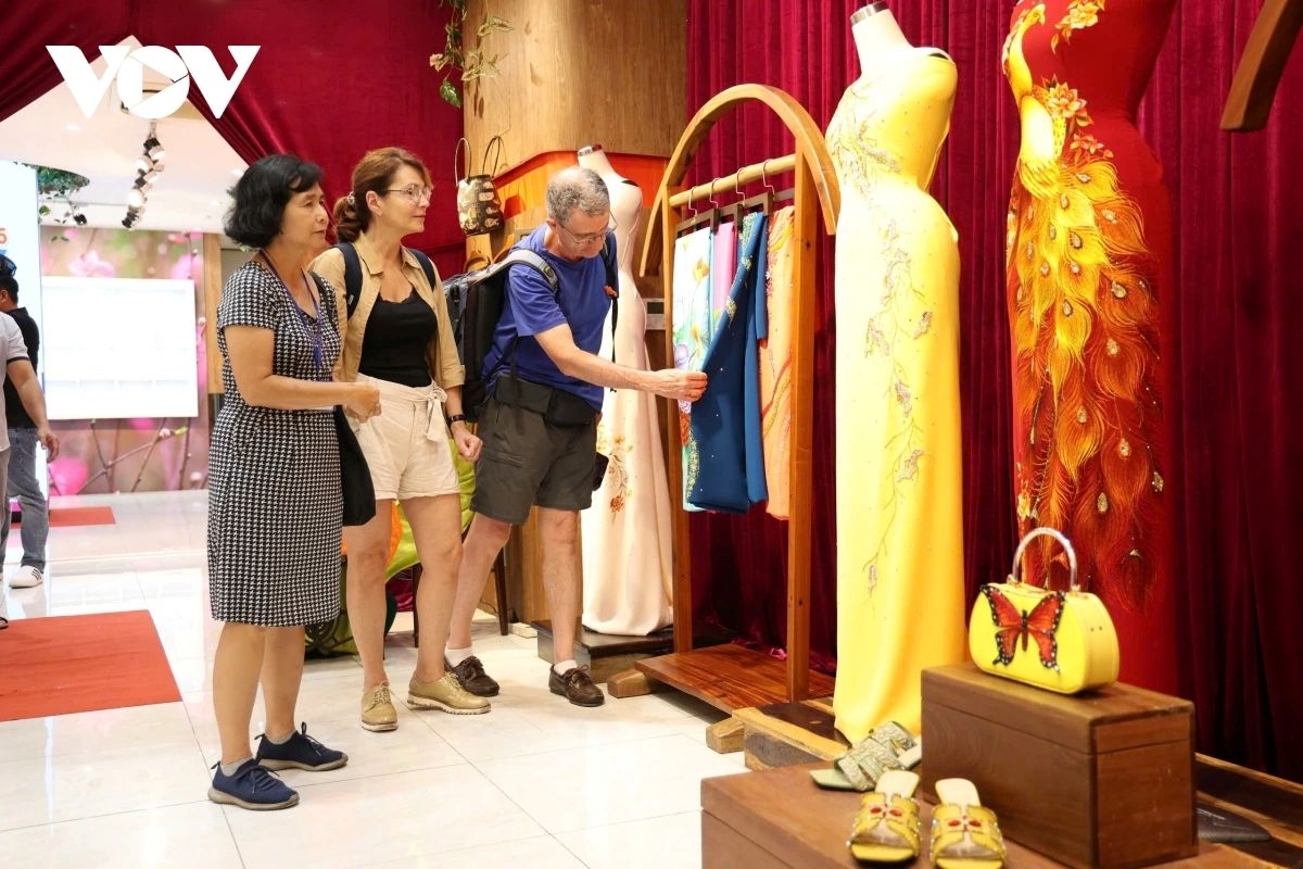 ho chi minh city launches 12th ao dai festival 2026 picture 2