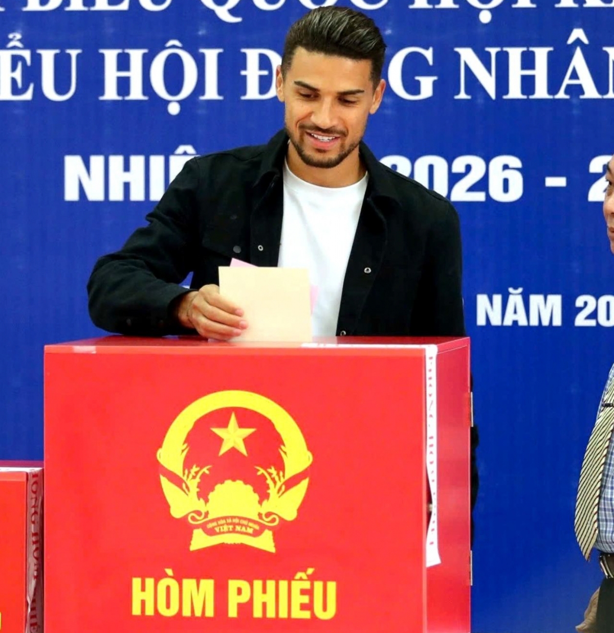 Do hoang hen lan dau tien di bo phieu bau cu o viet nam hinh anh 1