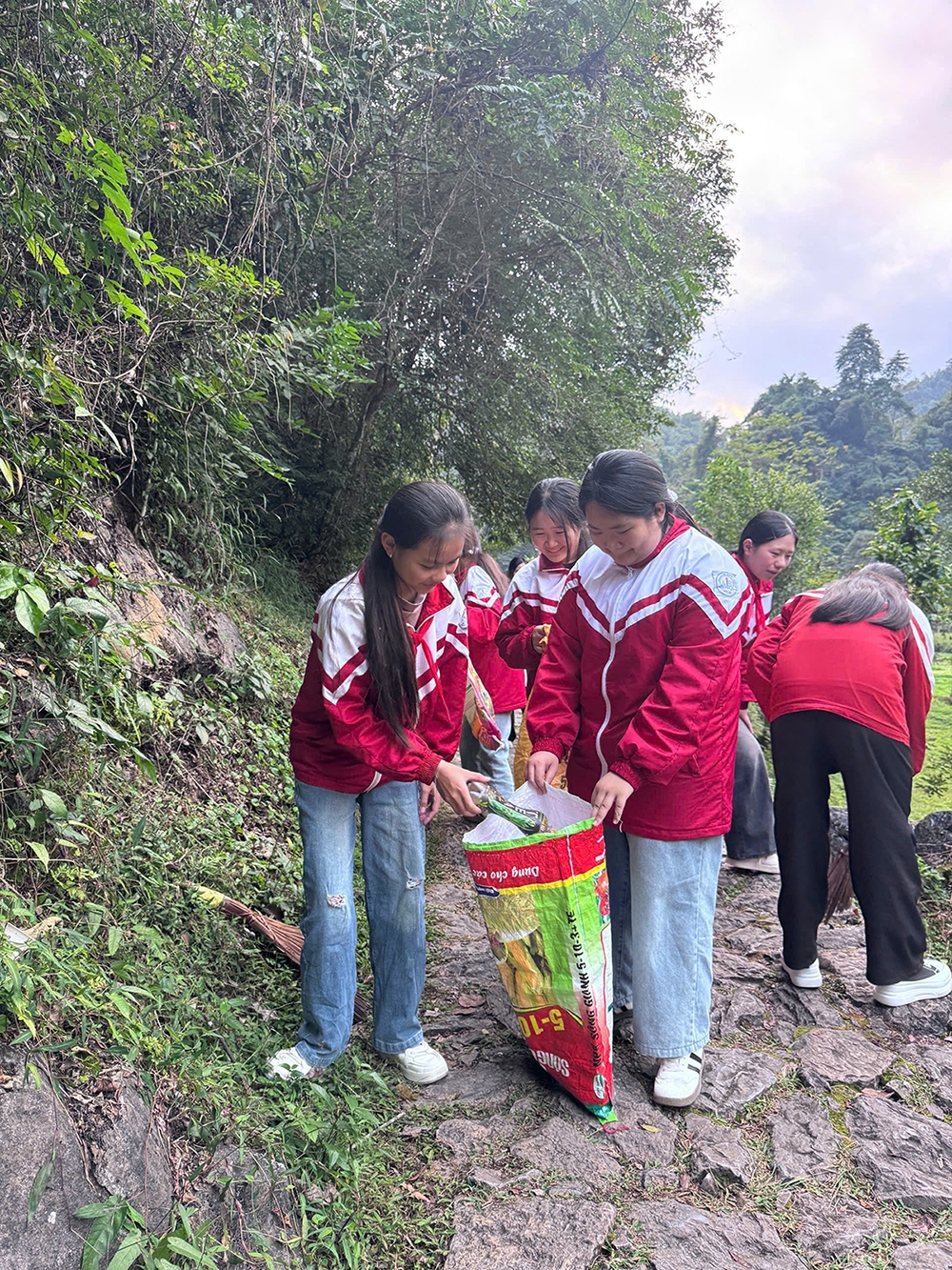 hoc va lam theo loi bac o que huong coi nguon cach mang cao bang hinh anh 2