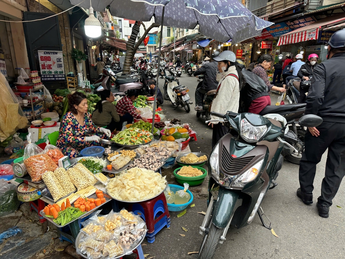 Thị trường Rằm tháng Giêng: Nguồn cung dồi dào, giá cả ổn định