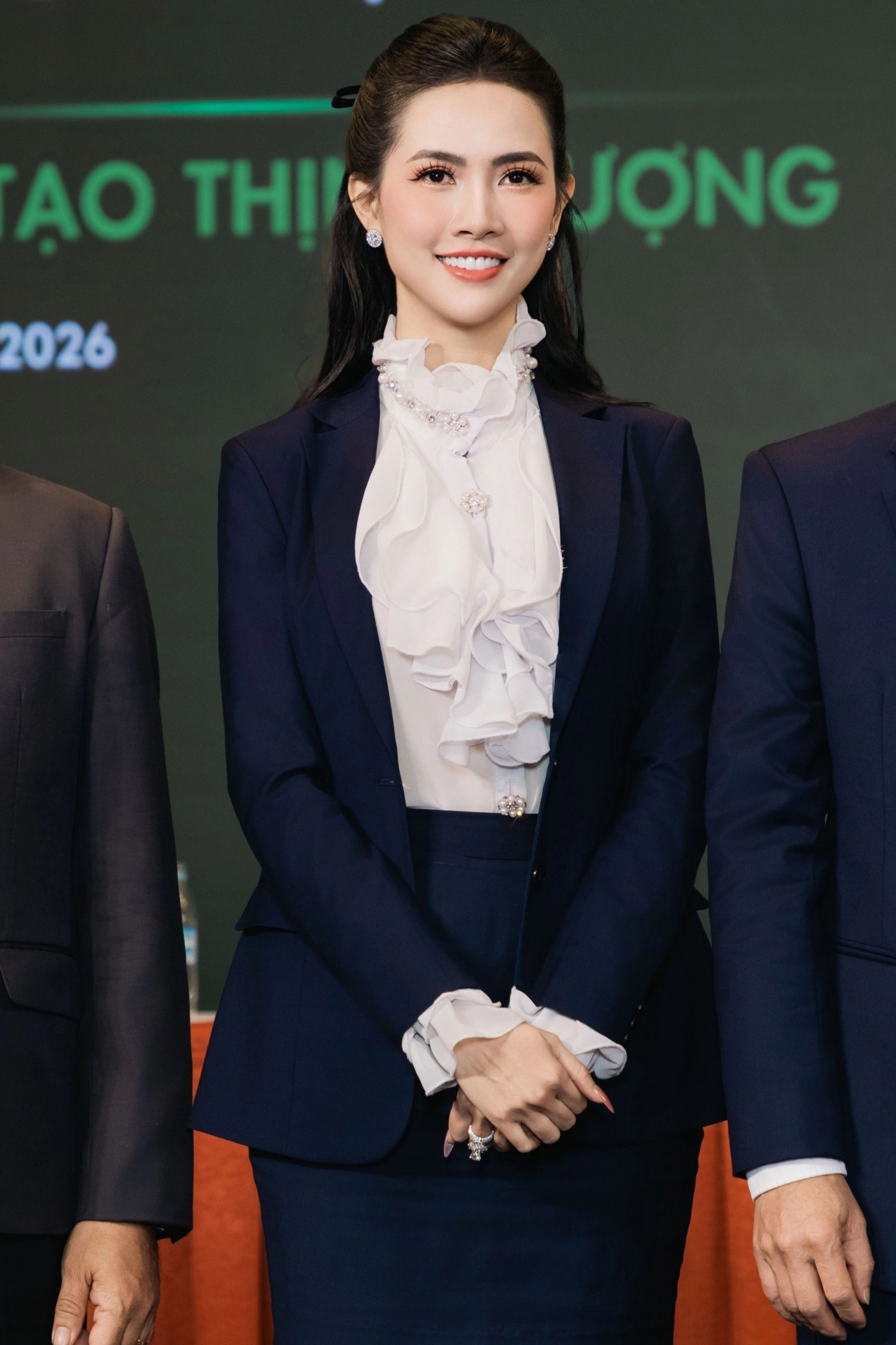 sao viet 30 3 khuong le hen em ngay nhat thuc gay chu y voi visual lang tu hinh anh 2