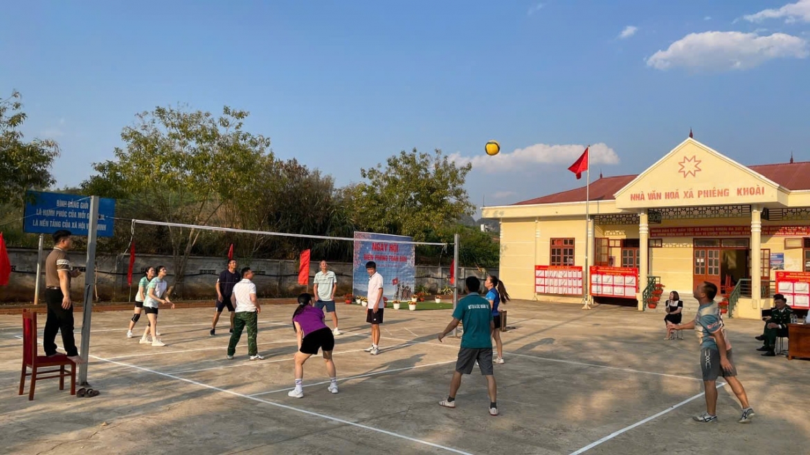 tung bung ngay hoi bien phong toan dan o xa phieng khoai, son la hinh anh 5