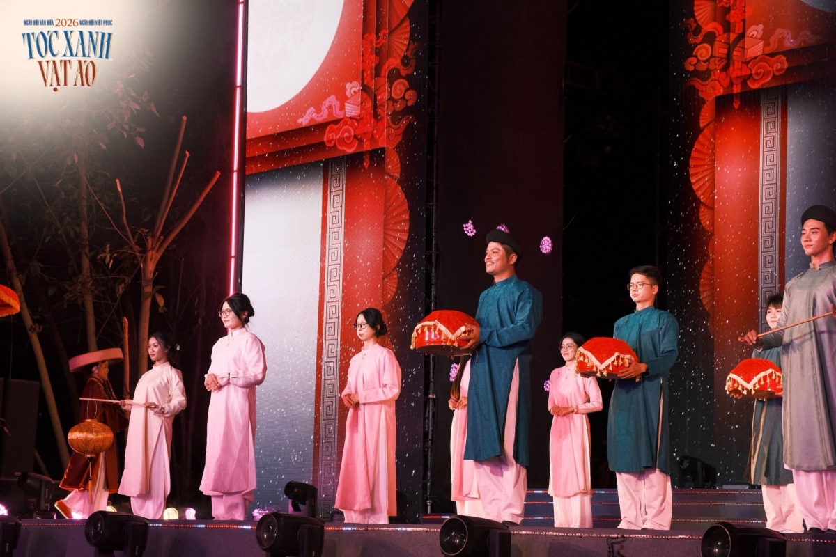 1.000 ban tre mac viet phuc xuong pho, lan toa tinh yeu di san hinh anh 3