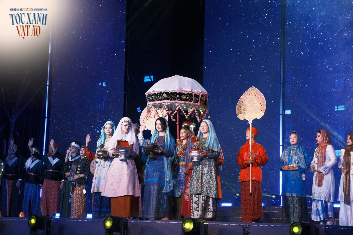 1.000 ban tre mac viet phuc xuong pho, lan toa tinh yeu di san hinh anh 4