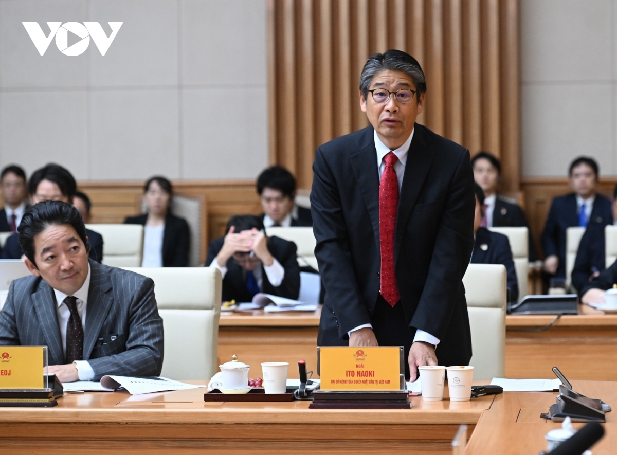 pm holds dialogue with japanese firms, urges stronger high-tech cooperation picture 2