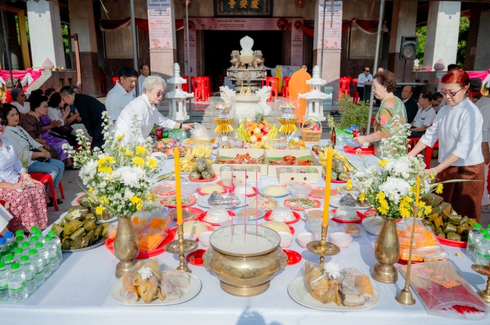 Kiều bào Thái Lan tri ân các anh hùng liệt sỹ