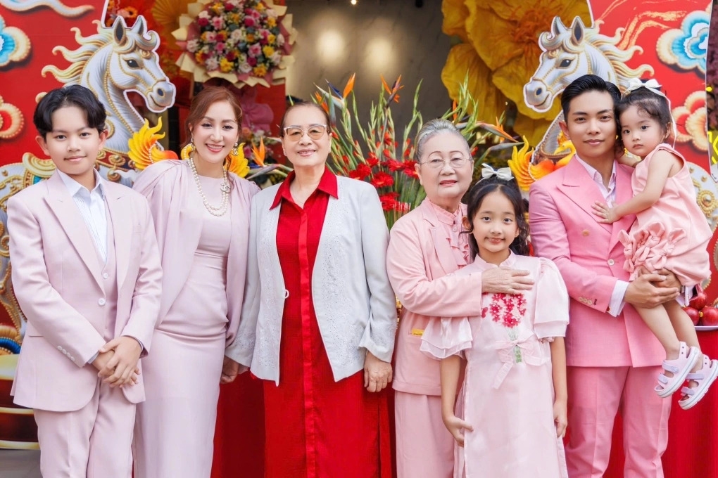 sao viet 2 3 toc tien khoe ve quyen ru voi vay xe sau hinh anh 7