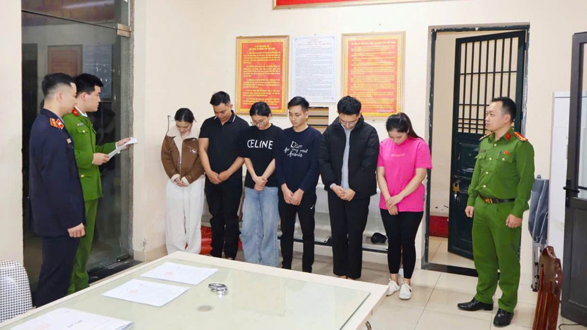 tham my khong phep, tiem filler khong ro nguon goc, thu loi khung bi khoi to hinh anh 1