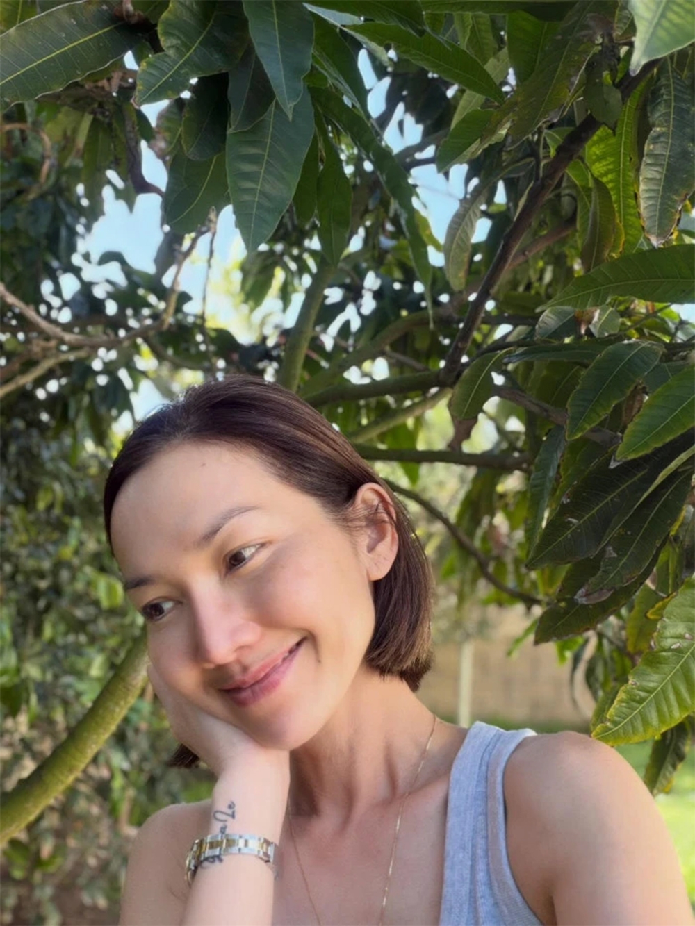 sao viet 18 3 xon xao hinh anh hoai linh, hua vi van xuat hien trong benh vien hinh anh 6