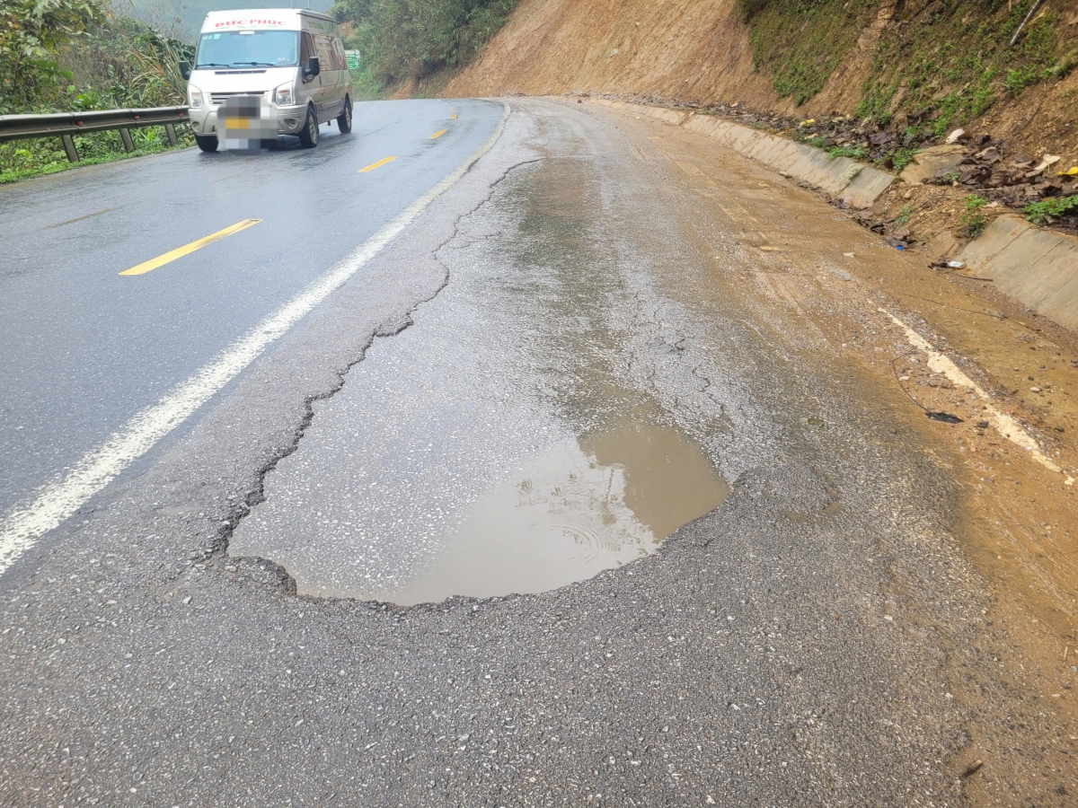 Sửa chữa các vị trí hư hỏng trên tuyến Quốc lộ 3 sau phản ánh của VOV