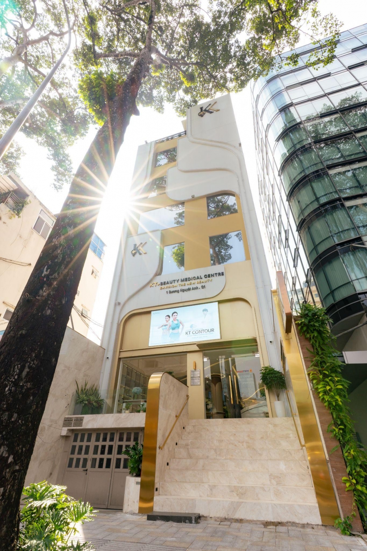 kt dental huong den phuc hoi toan dien va tai lap nu cuoi tu tin hinh anh 1