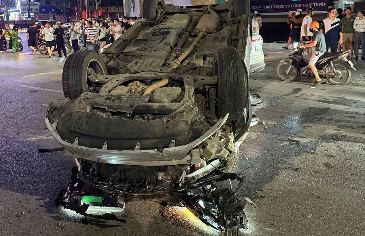 xe hop lexus gay tai nan lien hoan giua dem tai ha noi, nhieu nguoi nhap vien hinh anh 3