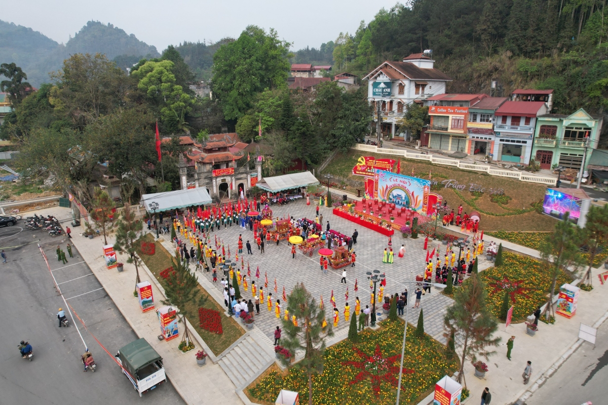 le hoi Den bac ha 2026 sac mau tam linh giua cao nguyen trang hinh anh 1