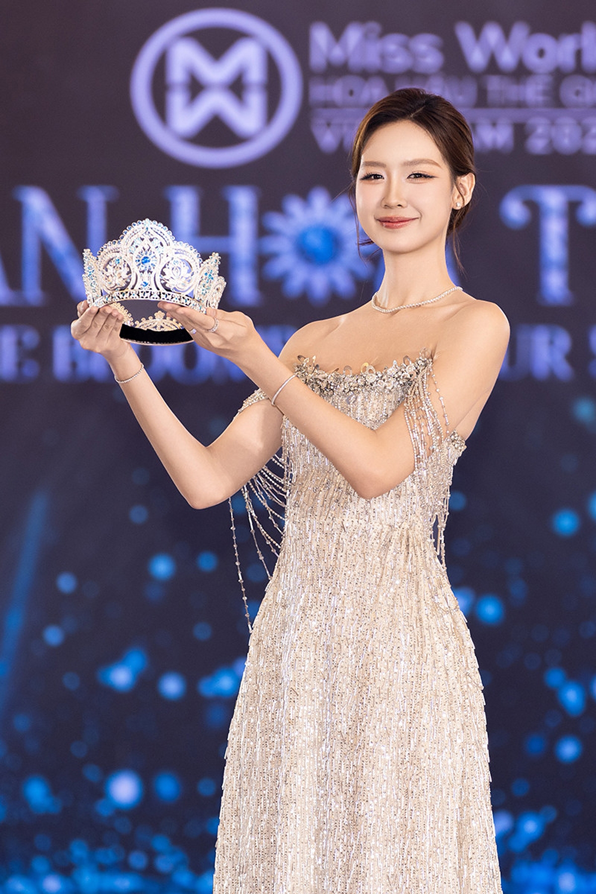 sao viet 11 3 xang dau tang gia, dien vien vo hoai nam dap xe di lam hinh anh 2