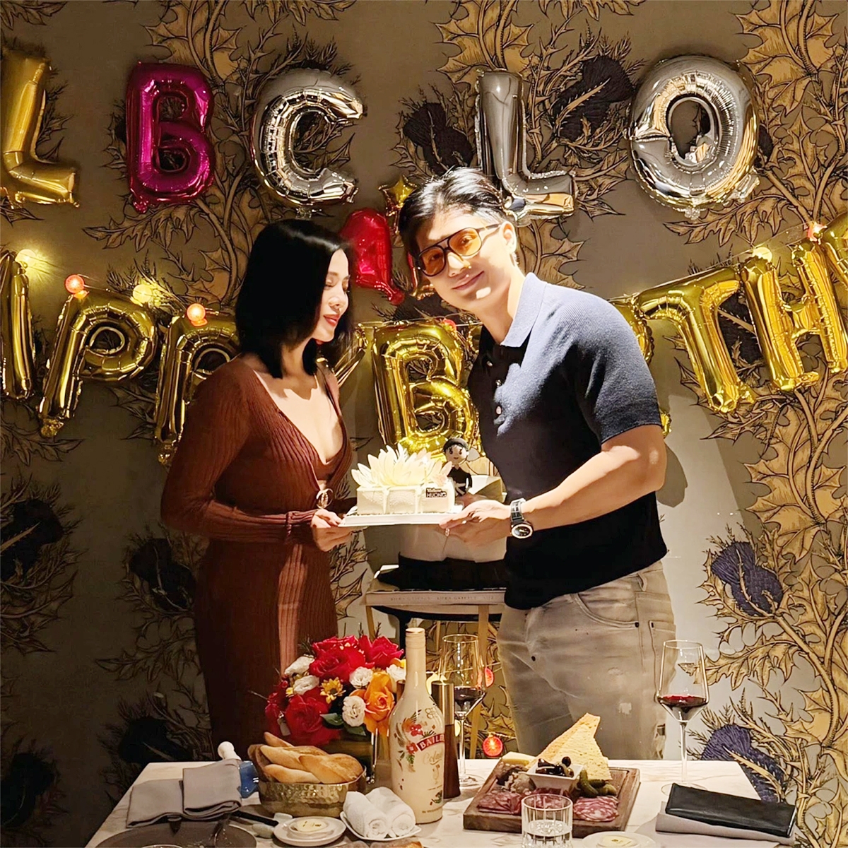 sao viet 11 3 xang dau tang gia, dien vien vo hoai nam dap xe di lam hinh anh 5