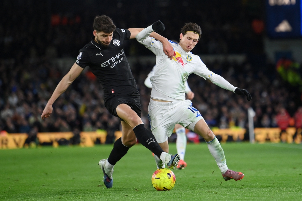 vuot qua leeds voi ti so toi thieu, man city gay ap luc len arsenal hinh anh 19