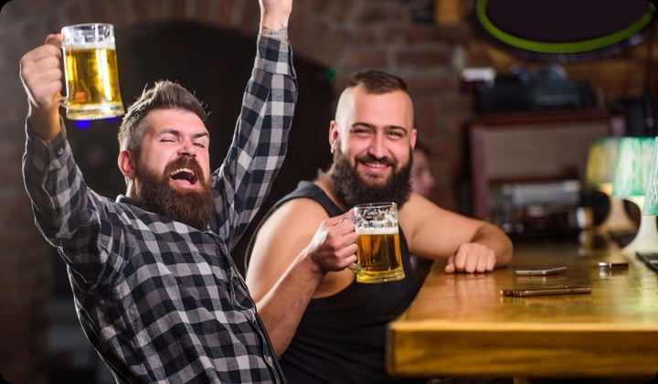 vi sao uong ca chuc lon bia de hon uong vai chai nuoc loc hinh anh 4