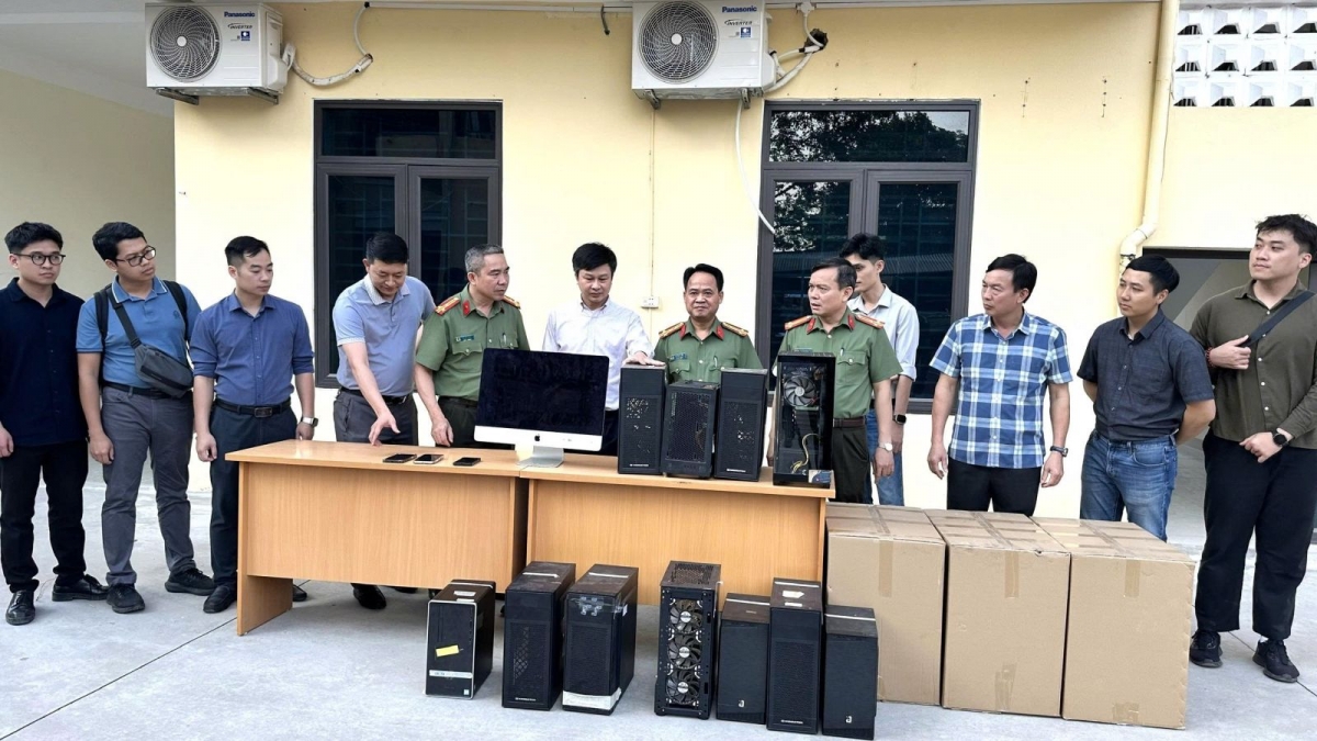 hanh trinh sa nga cua hoc sinh lop 12 cam dau duong day phat tan ma doc toan cau hinh anh 4