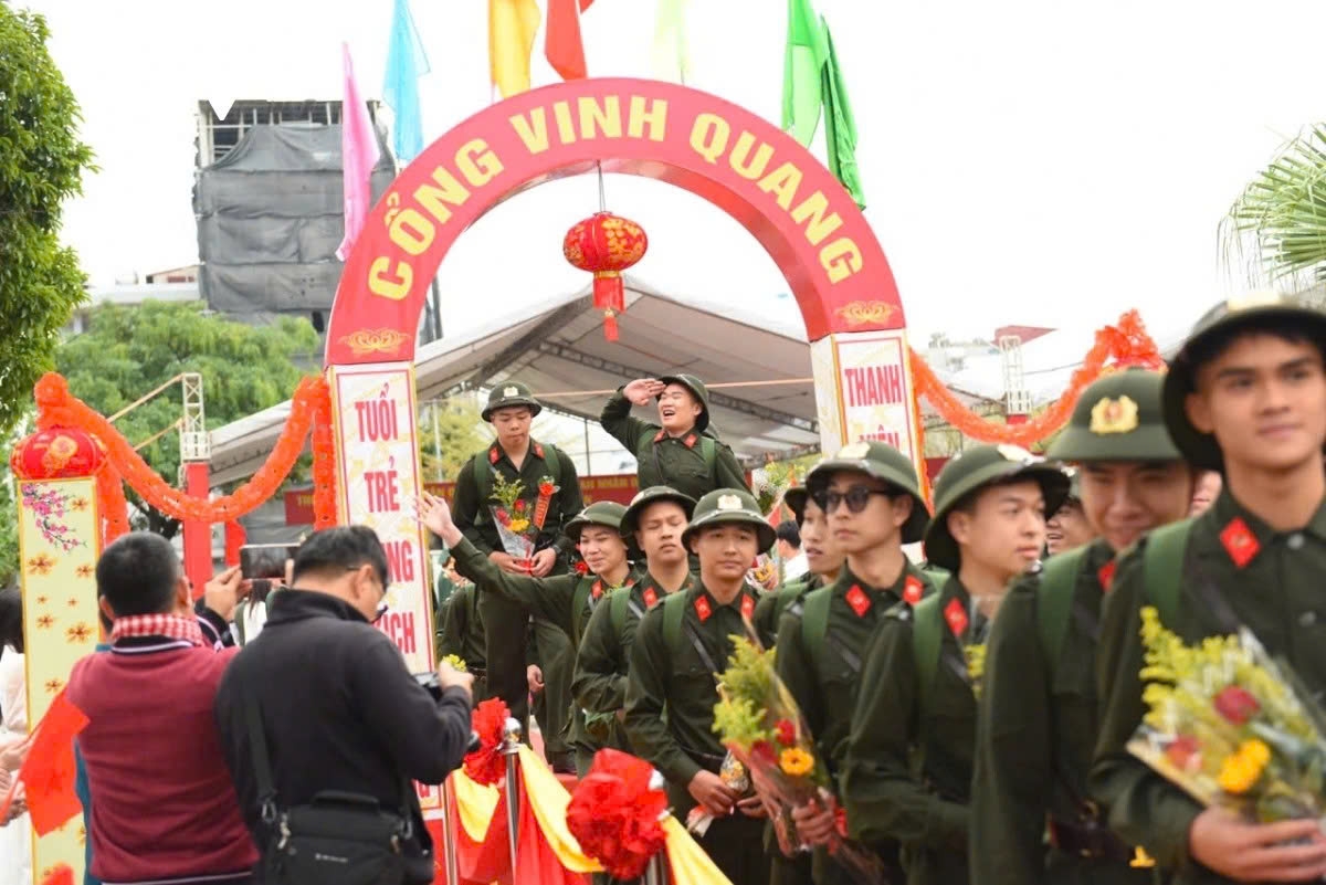 young recruits across vietnam embark on military service picture 11